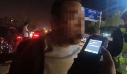 郑州爆料交警事件视频播放,郑州交警事件视频引发热议